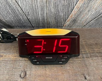Vintage Sears Clock Radio, 317 23272 350 WORKS Transistor Radio
