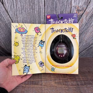Vintage Tamagotchi ORIGINAL Virtual Reality Pet English Bandai 1996 1997 90s Toy PINK Real Toagotchi Electronic Kawaii Keychain 1990s Toy