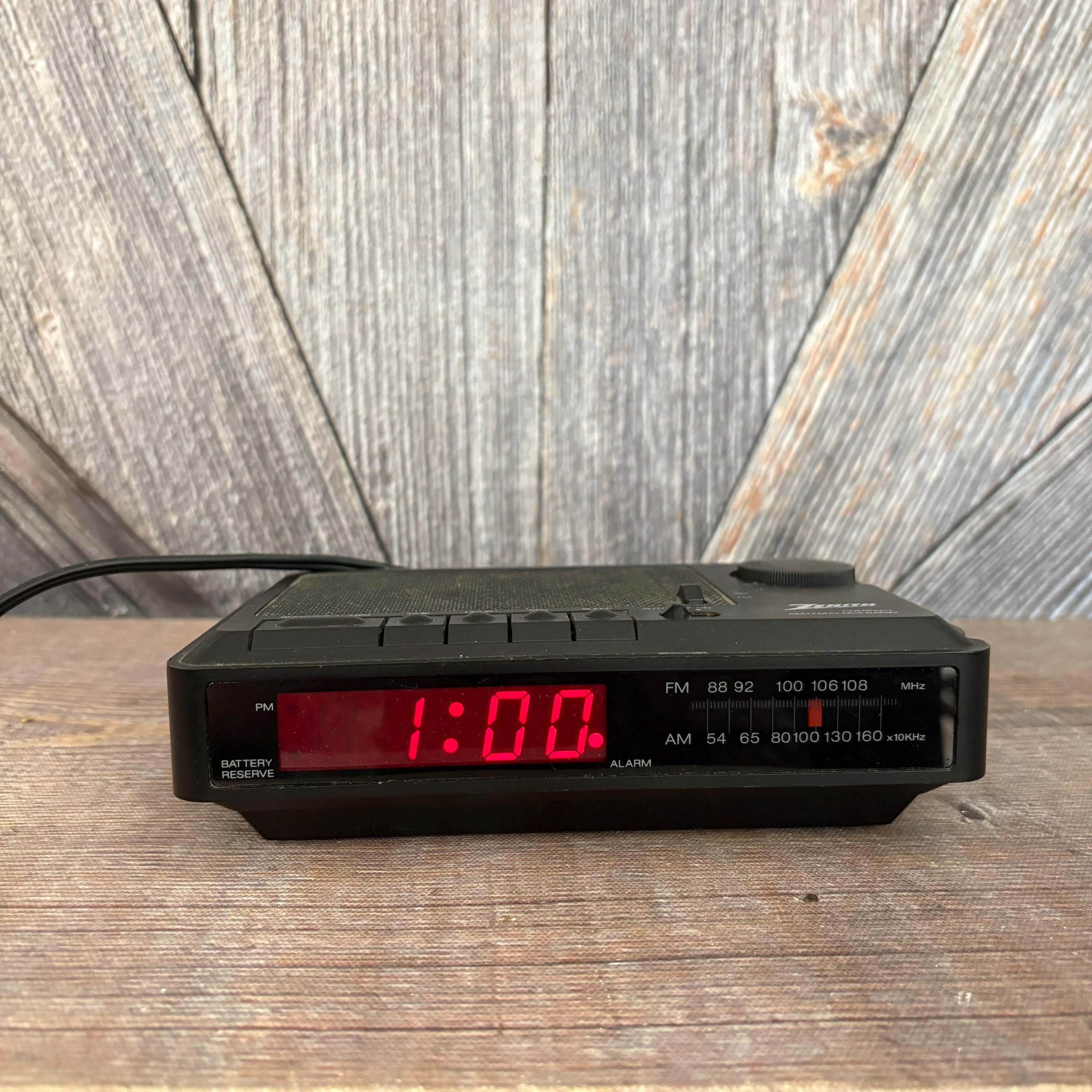 Vintage Zenith Digital Clock Radio, Digital Alarm Z-1000 Retro