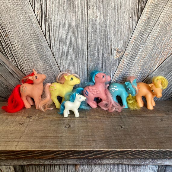 Vintage My Little Pony Lot Stable Carry Case & MLP Bow Tie, Apple