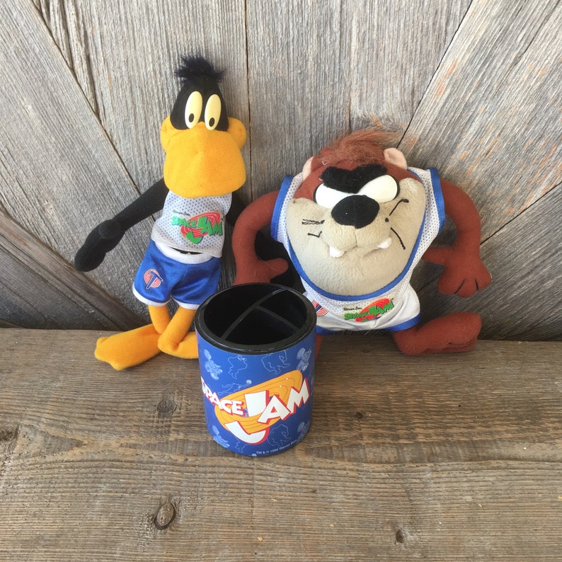 Featured image of post Daffy Duck Space Jam Plush 1996 mcdonald s space jam daffy duck plush stuffed animal michael jordan sealed