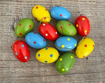 12 adornos vintage de madera para Pascua, huevos de Pascua de madera con lunares, miniaturas de colores primarios, adornos para árbol de Pascua, Ellathesella