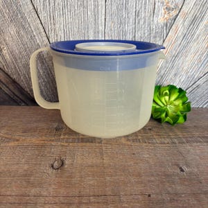 Vintage Tupperware Measuring Cup 8 Cups {Plastic Tupper Ware Mix and Store Pour and Store Pancake Batter Wedding Gift Kitchen 1629 (FADED)