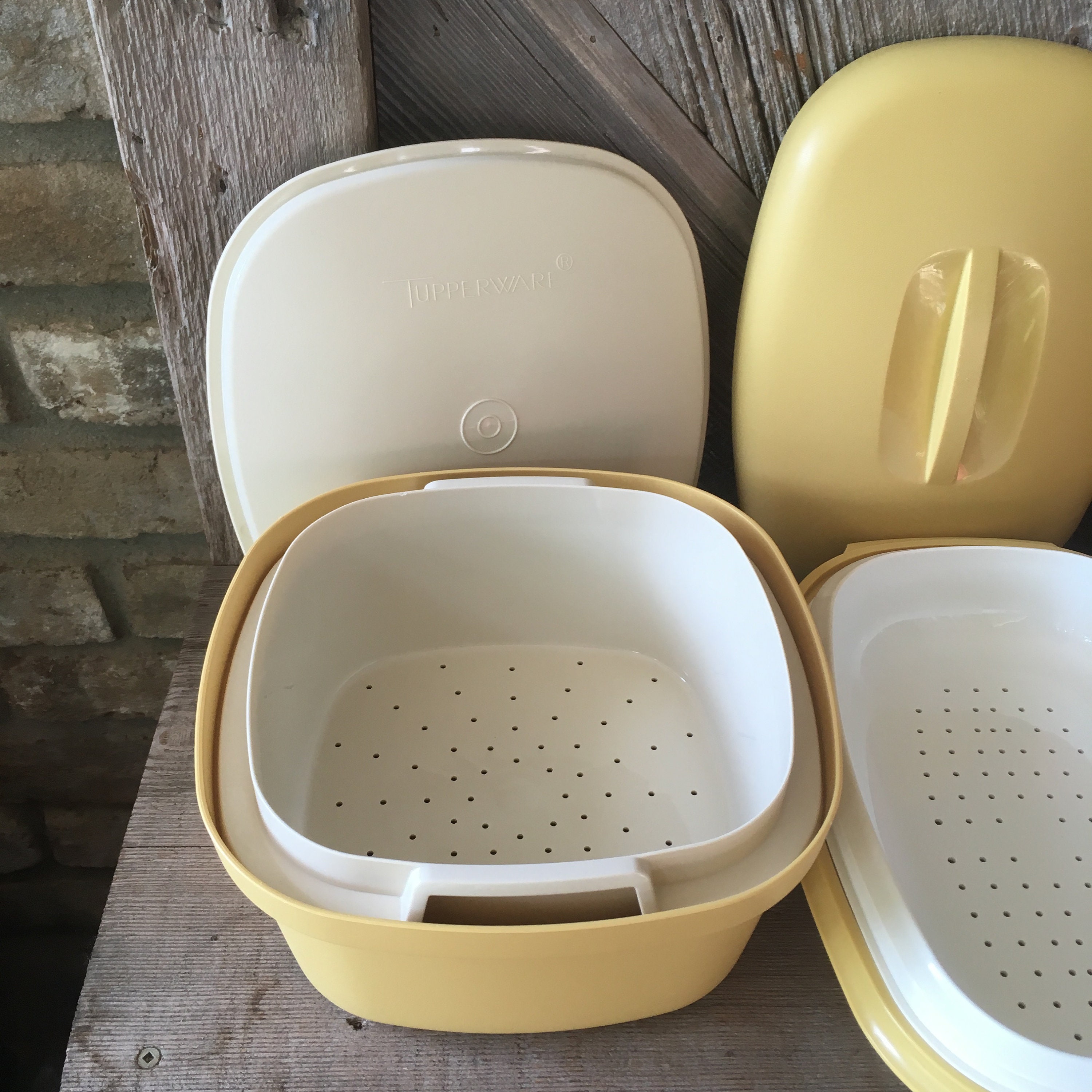 Tupperware Large Microwave Serving Bowl Yellow Lid Pre-owned 