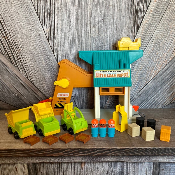 Vintage Fisher Price Lift and Load Depot 99% COMPLETE {Play Family 942} 1976 Little People Toy Includes Dump Truck, Forklift, End Loader