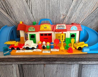 Fisher-Price Little People Pizzería Con 3 Figuras | Juguete De Imitación Para Bebés 1+ Año, Con Moto Repartidora Y Accesorios De Pizza