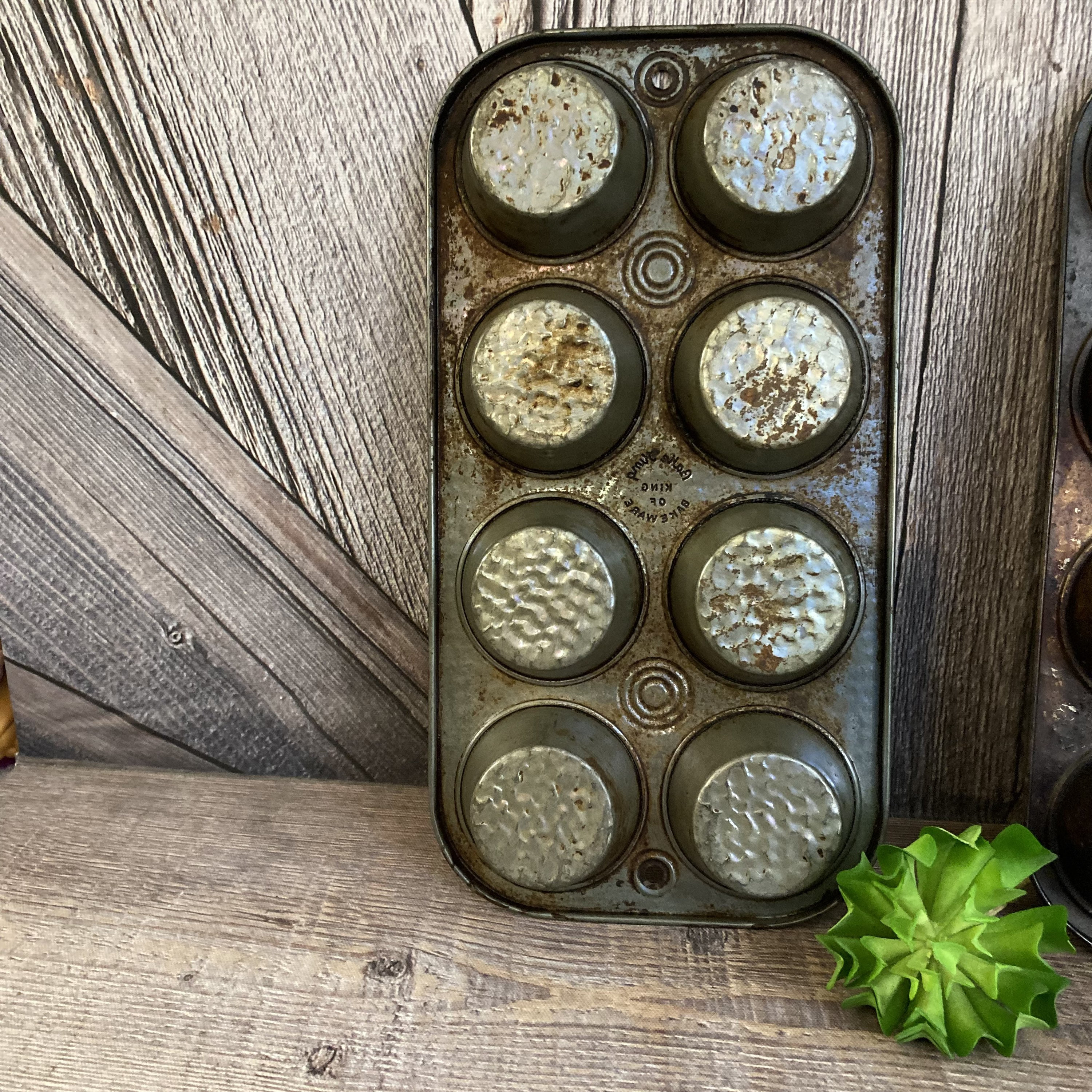 Vintage Ekco Starburst Muffin Pan - lollygag