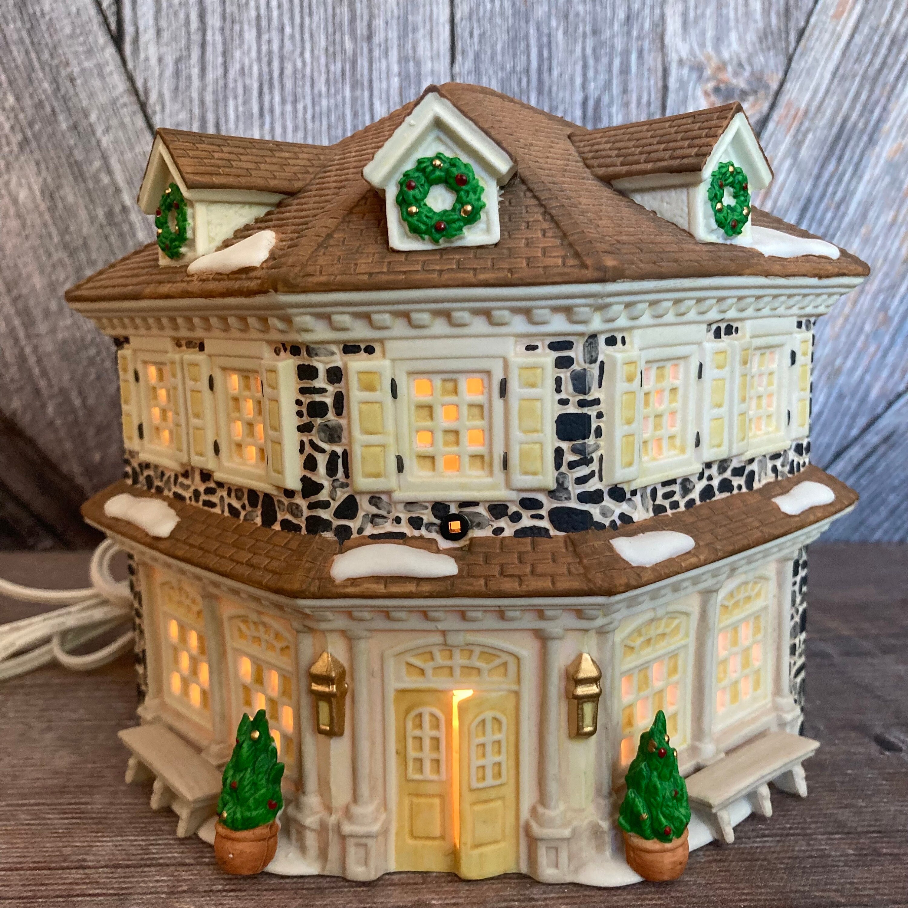 置物 Department56 Disny Parks Village Series Amazon.com: Department 56 Disney Parks Village Series 