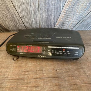 Vintage Sony Dream Machine Clock Radio, ICF-C370 Retro Look 80&#39;s almond color Clock AM FM Radio Electric, Nightstand Alarm Clock