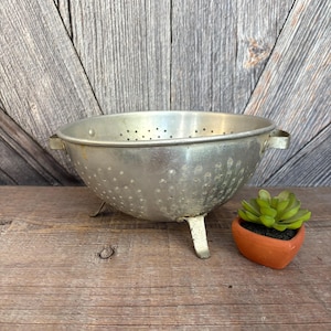 Vintage Metal Colander Aluminum Strainer Sieve Metal Strainer DIY 50&#39;s Star Repurposed Lamp Bowl with Stand Holes