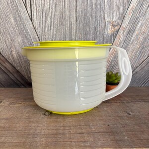 Vintage Tupperware Measuring Cup 8 Cups {Plastic Tupper Ware Mix and Store Pour and Store Pancake Batter Wedding Gift Kitchen 5489