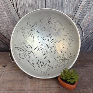 Vintage Metal Colander Mirro Aluminum Strainer Sieve Metal Strainer Star Pattern DIY 50&#39;s Star Repurposed Lamp Bowl with Stand Star Holes