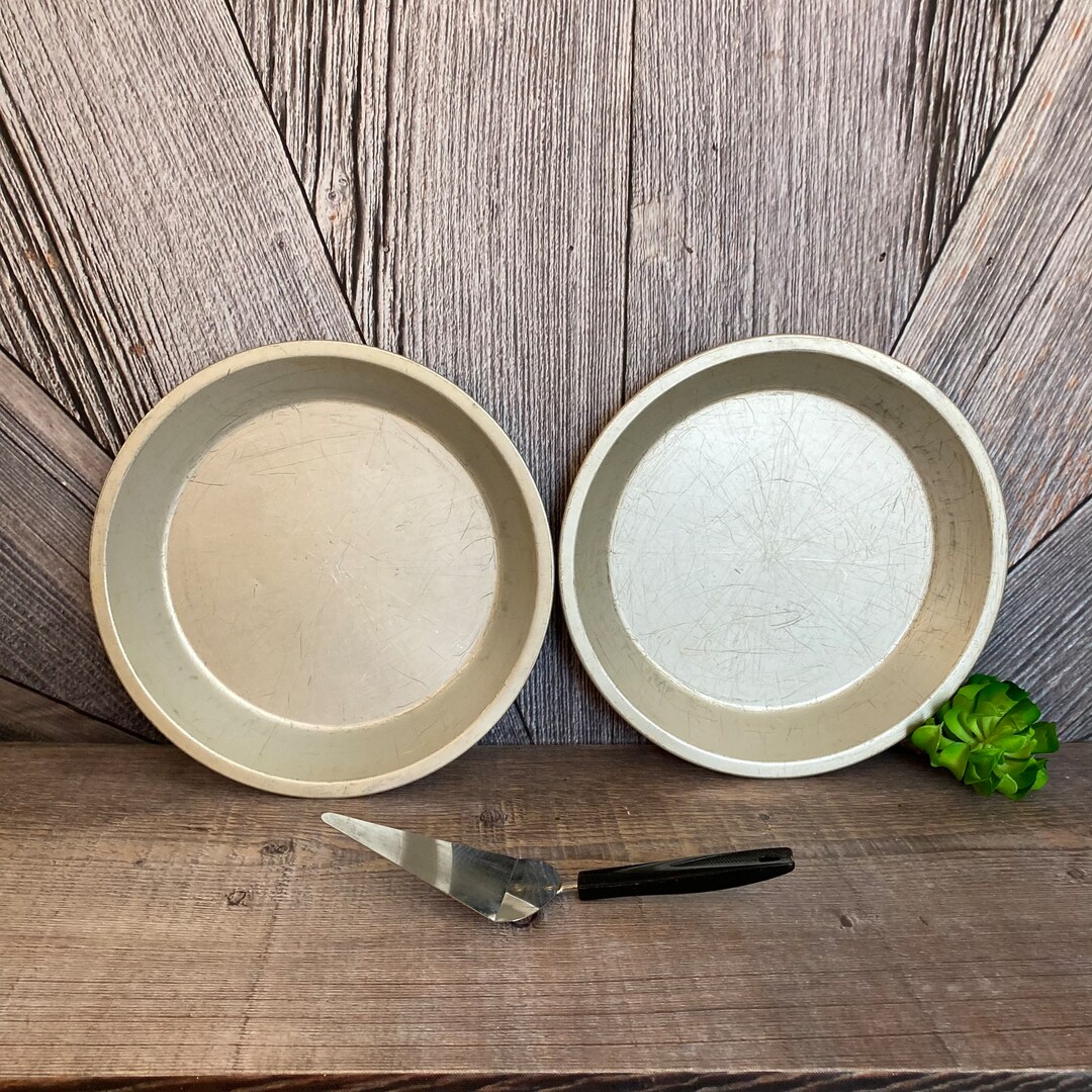 2 Vintage Pie Tins and Pie Server vintage Large Aluminum Etsy