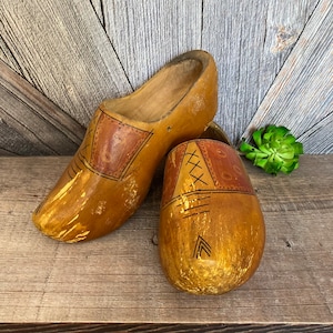 Vintage Wooden Shoes {Dutch Wooden Clogs Painted Wood} Tulip Time Holland Souvenir Size 8 Womens, Home Decor, Pair of Shoes, Dutch