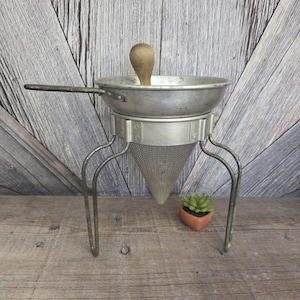 Vintage WearEver Strainer Sieve with Pestle Can Canning Applesauce Tripod Stand Wood Pestle Sieve Masher Colander Metal Strainer Tomatoes