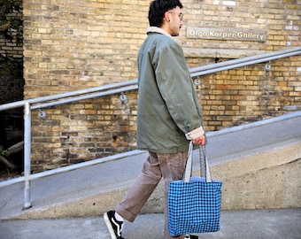 Sac à main bleu avec tissu à motifs épais pour costume vintage et envers vichy bleu vintage | bag bag le cabas réversible par URBAN ORCHARD