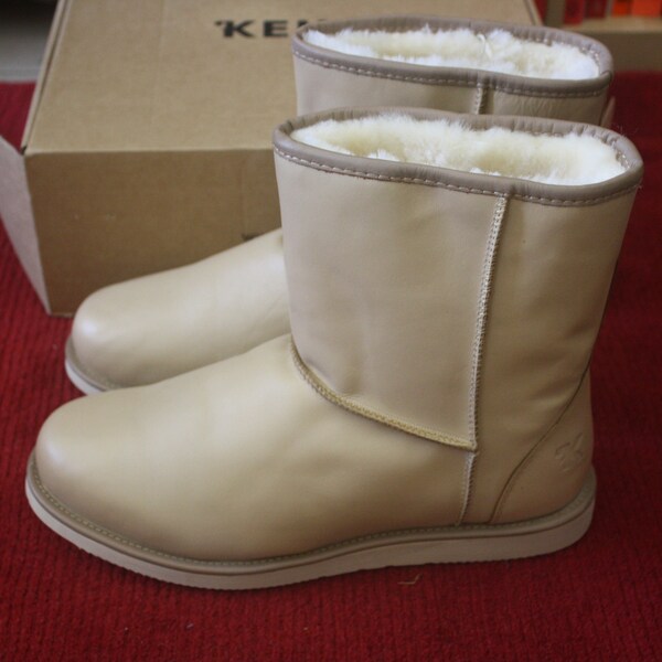 Light tan unisex leather sheepskin lined Ug boots indoor/outdoor 11 / 12