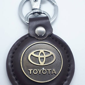 kostenloser Versand!! Schlüsselanhänger aus Leder mit Toyota Logo 