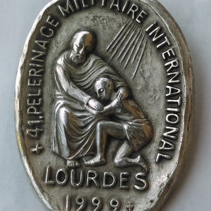 41. Pèlerinage Militaire International Lourdes 1999. France vintage badge !
