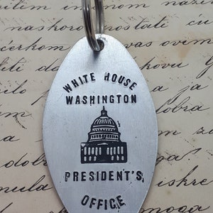 White House - Washington, President,s office, vintage metal keychains, keyring !