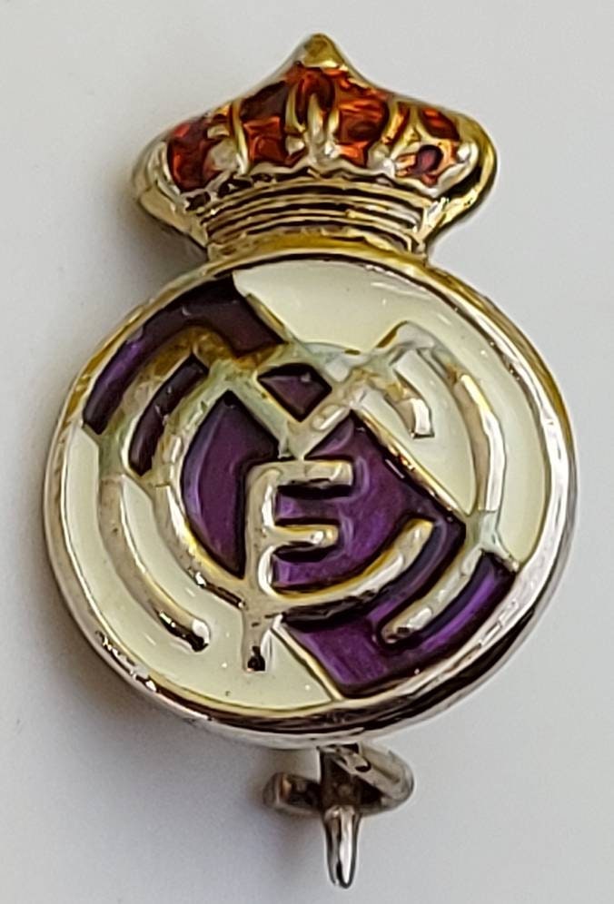 Pin esmaltado Real Madrid * Regalos de equipos de futbol futbollife