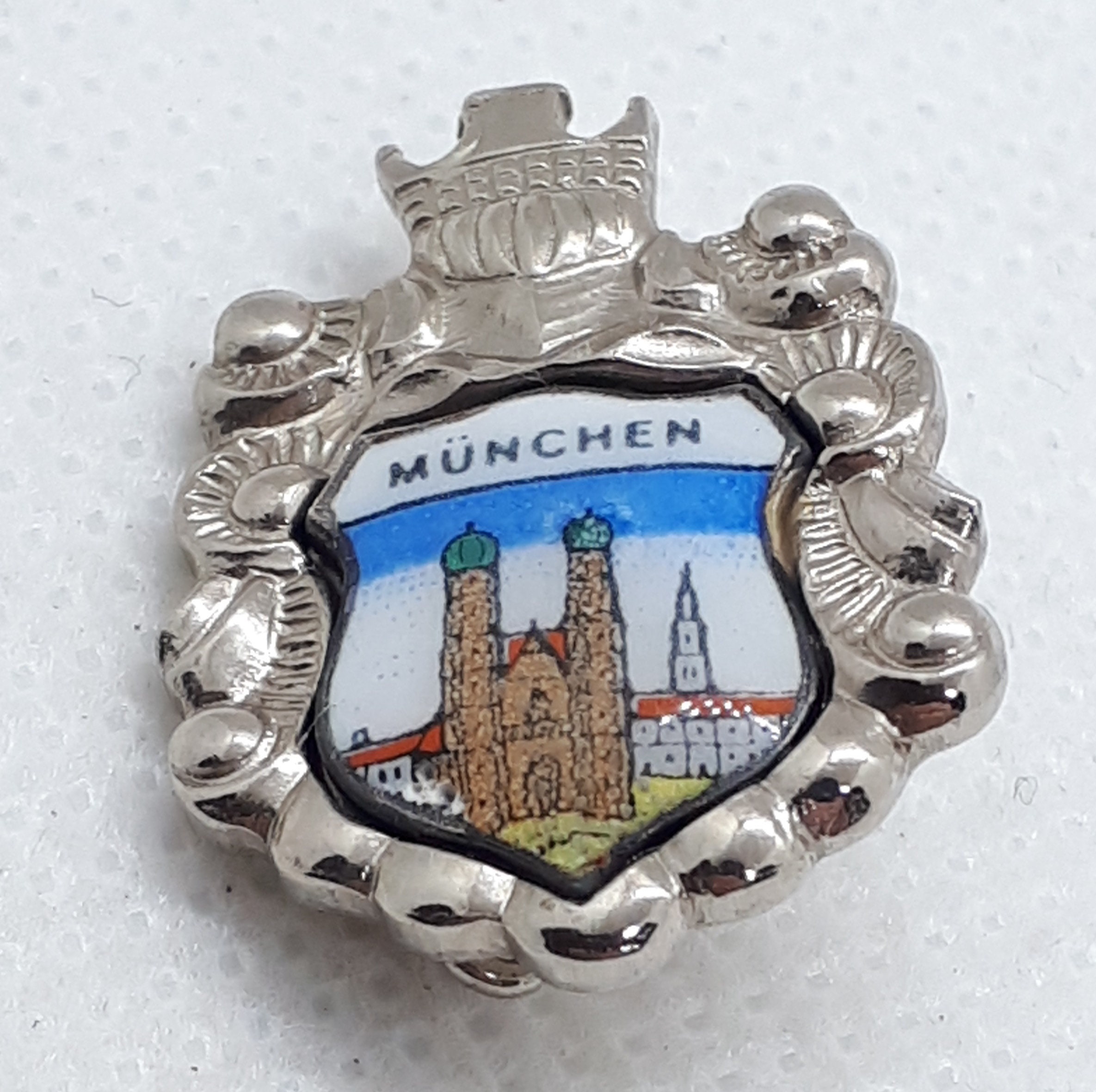 Rare pin badge MUNICH 1860 Football Club GERMANY TSV 1860 München yellow  metal