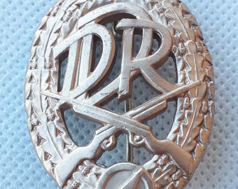 East Germany DDR Military Crossed Rifles Compass Motif Army Uniform Badge pin !