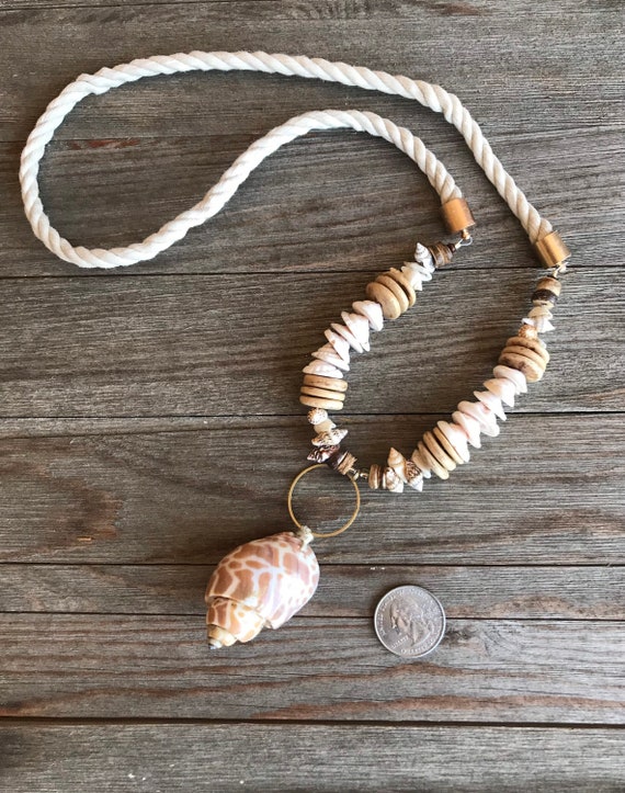 Shell clearance rope necklace