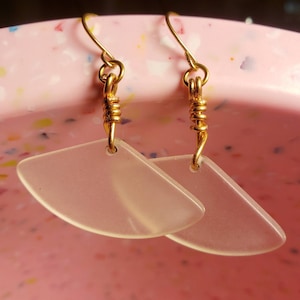 Delicately frosted fan earrings!!