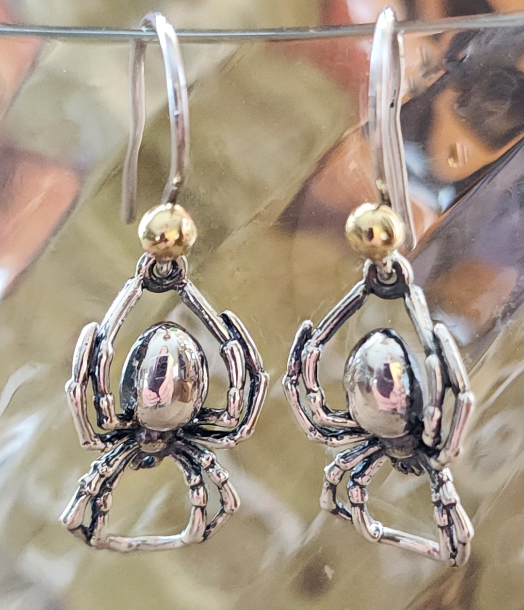 •ARAÑA• spider silhouette + silver dangle earrings