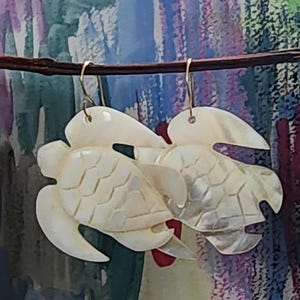 Seashell Sea Turtle Dangle Earrings - Off white Mother of Pearl Shell dangles - Beach boho MOP drops