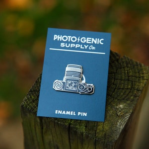 Viewfinder Camera Enamel Pin (Silver) - Film Camera Retro Analog Photography Lapel Pin