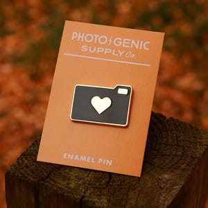 PhotoLove Enamel Pin (Gold) - Photography Lover&#39;s Camera Heart Lapel Pin