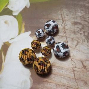 Pendientes colgantes de bola de leopardo de 2 piezas con forma de guepardo, color blanco y dorado, con forma de bola, con clip, de dos bolas
