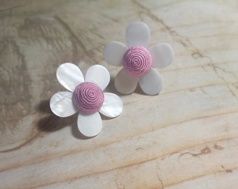 Bonbon flowers shell clips earrings/ Flower Mother Of Pearl Earrings/ Pearl Petals Bonbon Earrings/ wedding earrings/