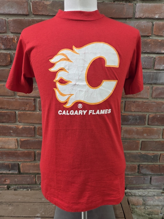 90s vintage Calgary Flames T shirt / Small