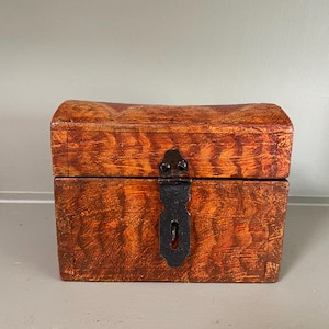 Primitive Hand Painted Folk Art Reproduction Small  Decorated Box with Hearts