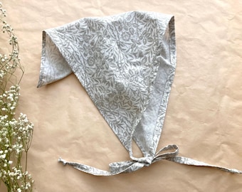Briar Triangle Hair Scarf in Warm Gray, BlackBerry Bramble Print Hairkerchief