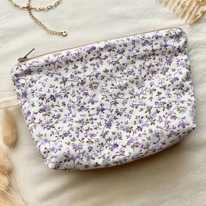 Lavender Floral Makeup Pouch in Vibtage Cotton Calico Fabric