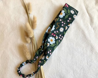 Snake and Flowers Headband, Cute Hedge Witch Hair Accessory in Dark Green with Big Daisies