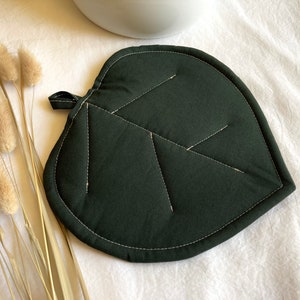 Leaf Pot Holder in Dark Emerald Green, Botanical Kitchen Trivet