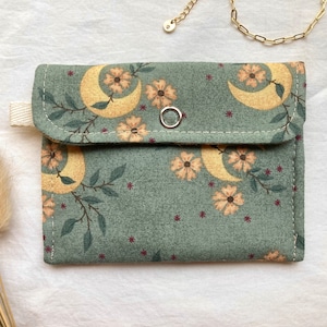 Monedero Sage Moon, linda billetera celestial mini con broche en verde con hojas