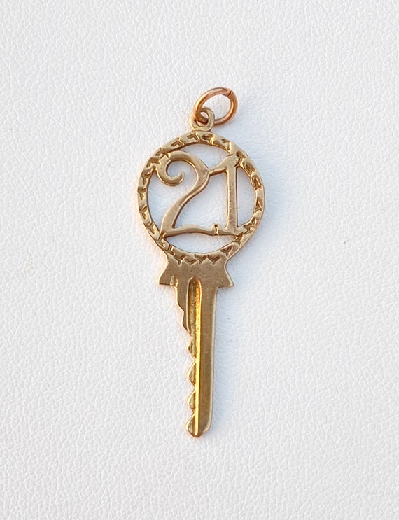 Vintage 9ct Gold 21 Key Charm/Pendant, Bracelet C… - image 1