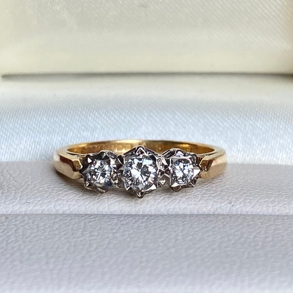 Vintage 18ct Gold 0.25ct Trilogy Diamond Engagement Ring