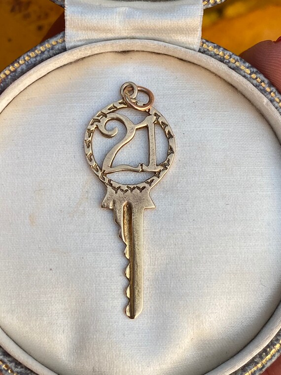 Vintage 9ct Gold 21 Key Charm/Pendant, Bracelet C… - image 3