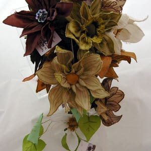 Large machine embroidered flowers, for hair or buttonholes. Textile bouttonieres or bouquets image 10