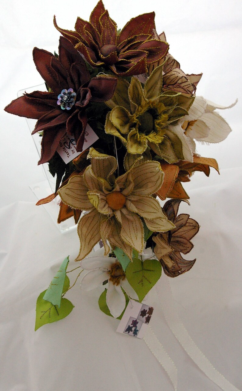 Large machine embroidered flowers, for hair or buttonholes. Textile bouttonieres or bouquets image 10