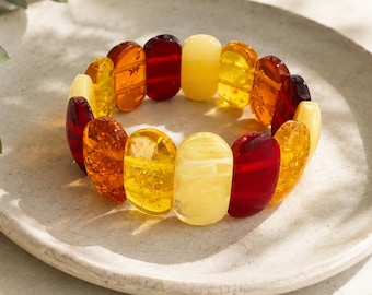 Armband aus natürlichem baltischem Bernstein, mehrfarbige, große ovale Perlen, dehnbarer Bernstein in Honig-Cognac-Kirschrot