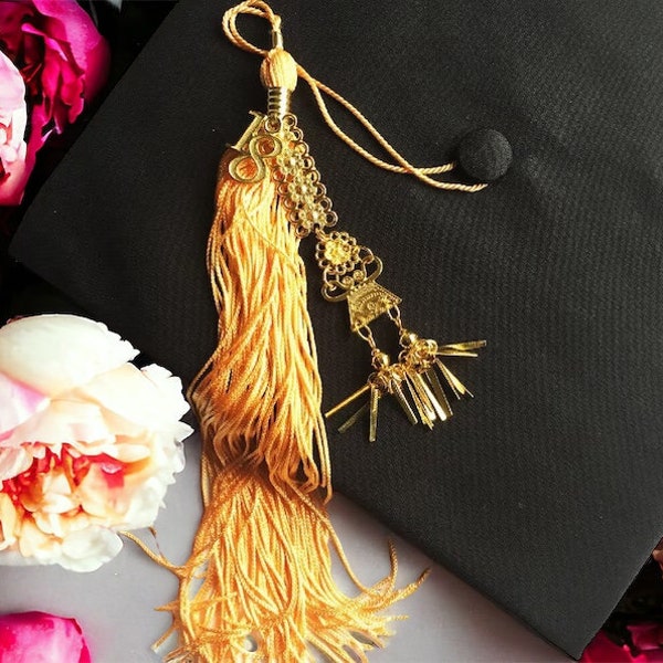 14.99 - Hmong Graduation Tassel | Gold or Silver color | about 4 inchs long hmongcreations.etsy.com