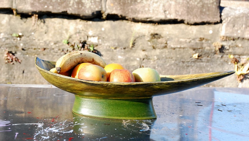 French Vintage 1950s St Clements/' Hand Painted Leaf Shaped Fruit Bowl Mint Condition Beautiful Centrepiece
